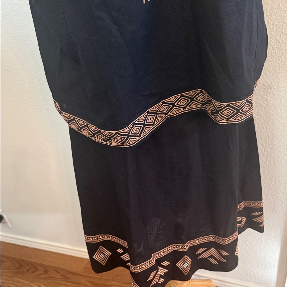 Banana Republic Black and Beige Skirt and Top - Picture 3 of 7